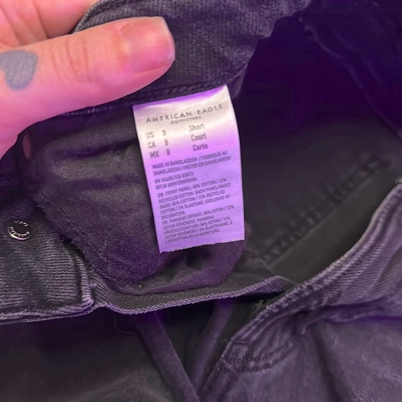 American Eagle Strigid High-Waisted Mom Jean 8 Short - Picture 3 of 9